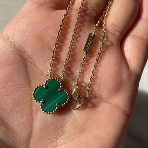 Van cleef 15mm  Malachite pendent